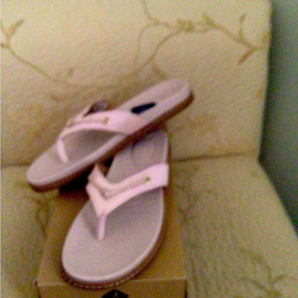 Sperry flip flops. NWT